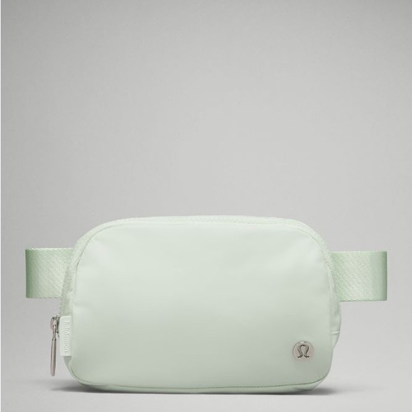 Lululemon Everywhere Belt Bag - Picture 3 of 8